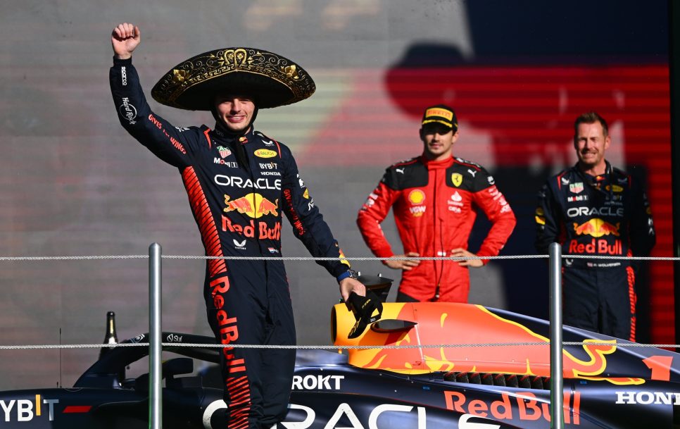 Max Verstappen celebra la victoria en el GP de México | Foto: Twitter @F1