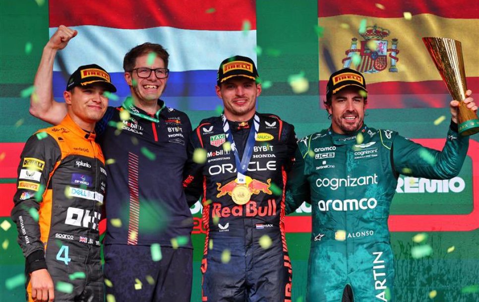 Fernando Alonso superó en un final de foto finish a Sergio Pérez, para meterse en el podio de Interlagos, en la antepenúltima carrera del calendario de la Fórmula 1.