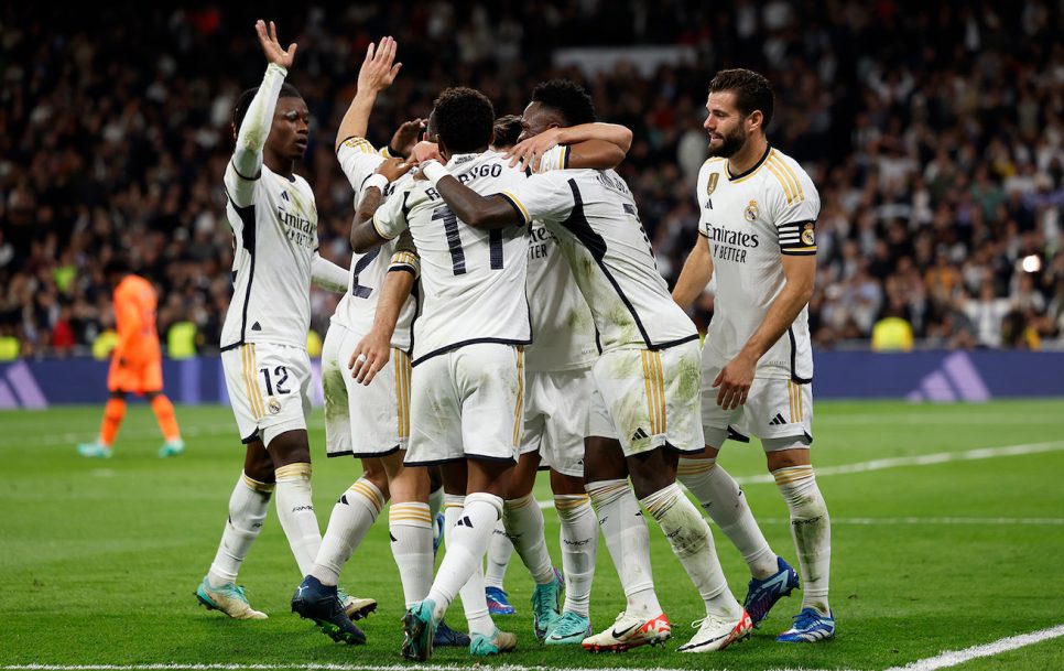 El Real Madrid sigue en lo alto de la tabla tras golear el Valencia en el Bernabéu / Fuente: Twitter @RealMadrid