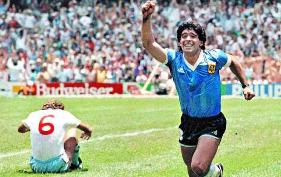 Diego Armando Maradona, de invaluable legado para la historia del fútbol mundial, nos dejó el miércoles 25 de noviembre de 2020. Fuente: Twitter @VarskySports