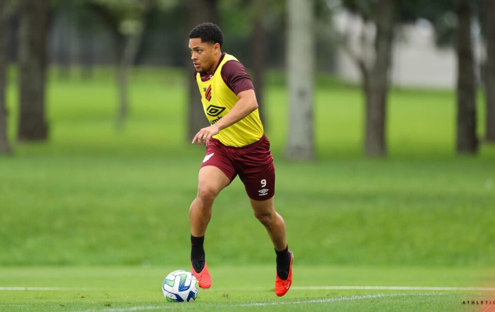 Vitor Roque ha vuelto a los entrenamientos / Fuente: Twitter @AthleticoPR
