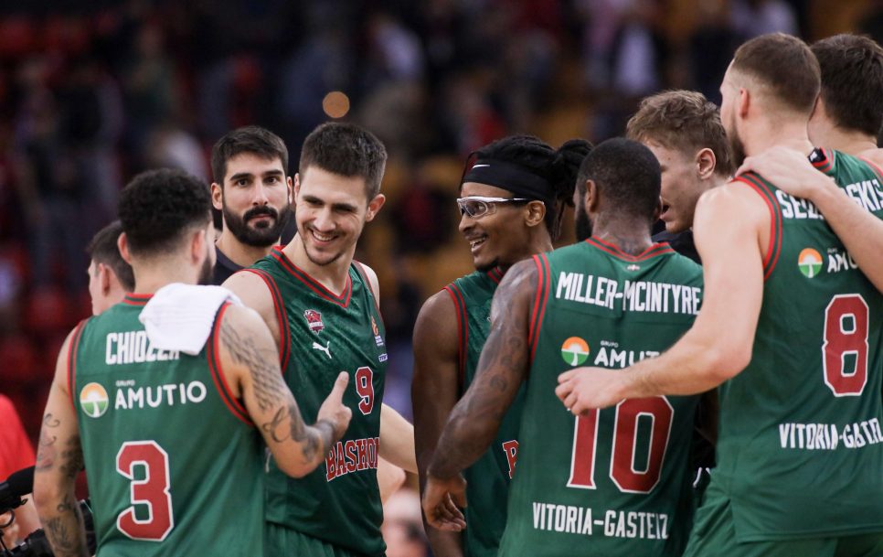 Baskonia ganó en el siempre difícil pista de Olympiacos / Foto: @Baskonia