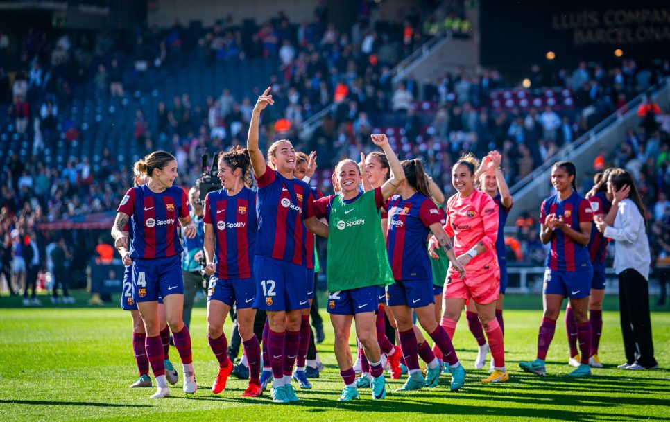 El Barça Femenino celebrando una victoria en casa  / Foto: @FCBFemeni