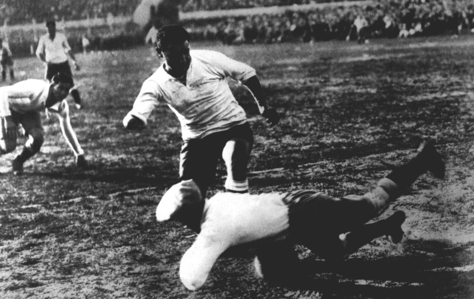 Héctor Castro escribió su nombre en letras de oro en la historia del fútbol mundial, al ser el primer anotador de Uruguay en las Copas del Mundo y marcar en la Final de 1930, frente a Argentina. Foto: PUBLICATIONxINxGERxSUIxAUTxONLY UnitedArchi