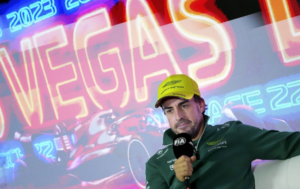 Fernando Alonso durante el GP de Las Vegas | Foto: Imago
