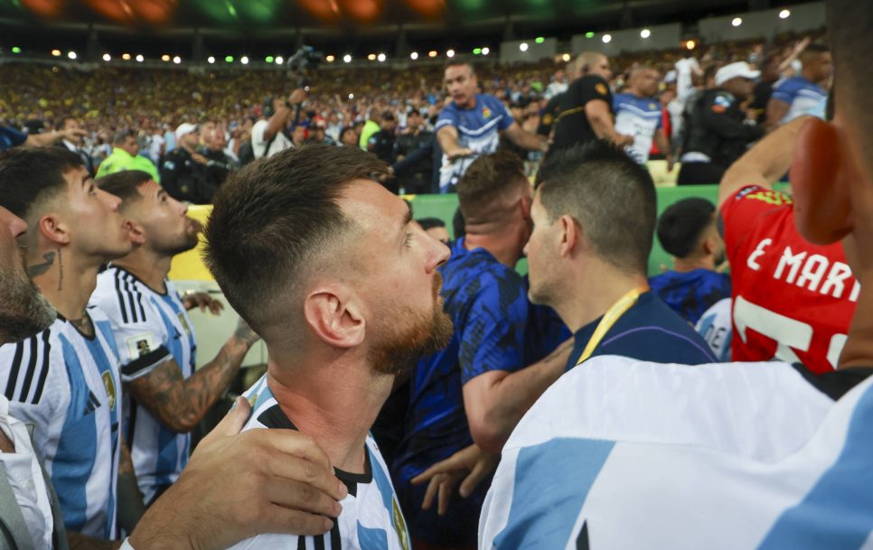 Los jugadores argentinos amenazaron con no salir a jugar el encuentro ante Brasil en Maracanã, hasta que se garantizara la seguridad de sus seguidores. Fuente: Leco Viana/Thenews2/imago images SPO