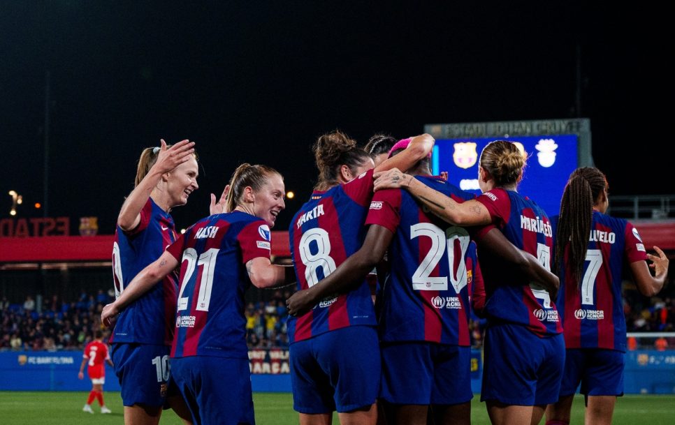 Las jugadoras del Barcelona celebran el golazo de Oshoala | Foto: Twitter @FCBfemeni