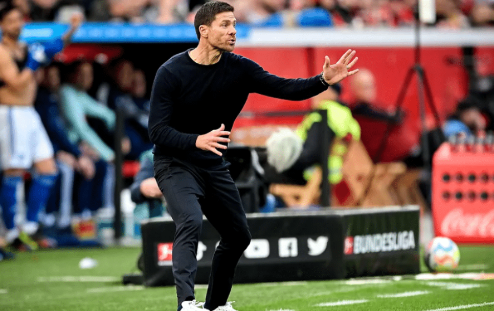 Xabi Alonso en el banquillo del Leverkusen