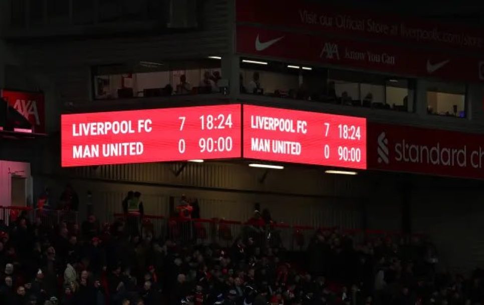 El Liverpool le ha hecho un parcial de 21-4 al Manchester United en sus últimos cinco precedentes, entre los que se incluye el 7-0 del 25 de marzo pasado en Anfield. Foto: Twitter.