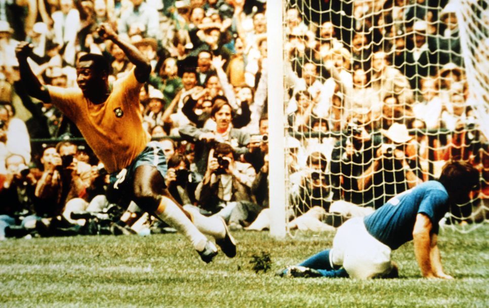 La tercera y última consagración de Pelé en las Copas del Mundo se produjo en el Estadio Azteca el 21 de junio de 1970 frente a Italia, en un encuentro en el que el legendario 10 brasileño marcó y asistió. Foto: Imago – xVarleyxMediaxx.