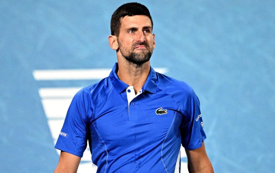 Djokovic tuvo un encontronazo con un aficionado en Australia. / Fuente: Twitter @AustralianOpen