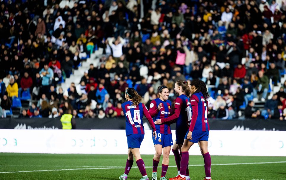 El Barça celebrando uno de los cuatro goles ante el Real Madrid / Fuente: @FCBFemeni