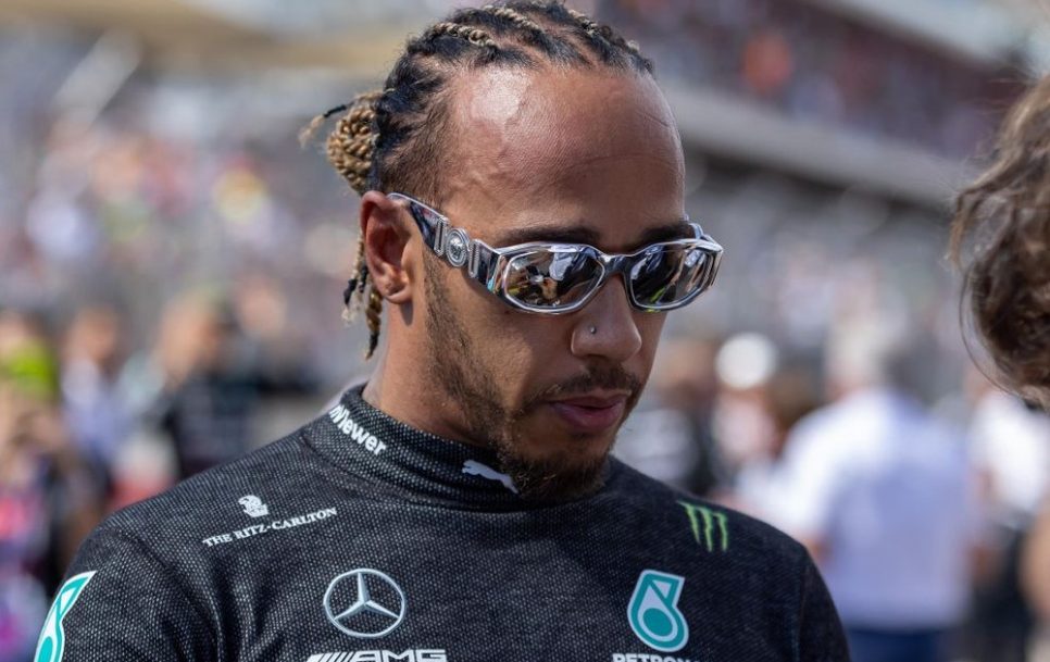 Pese a casi completar dos temporadas sin ganar, Lewis Hamilton no pierde las esperanzas de volver a ser campeón del mundo de Fórmula 1. Foto: Twitter.