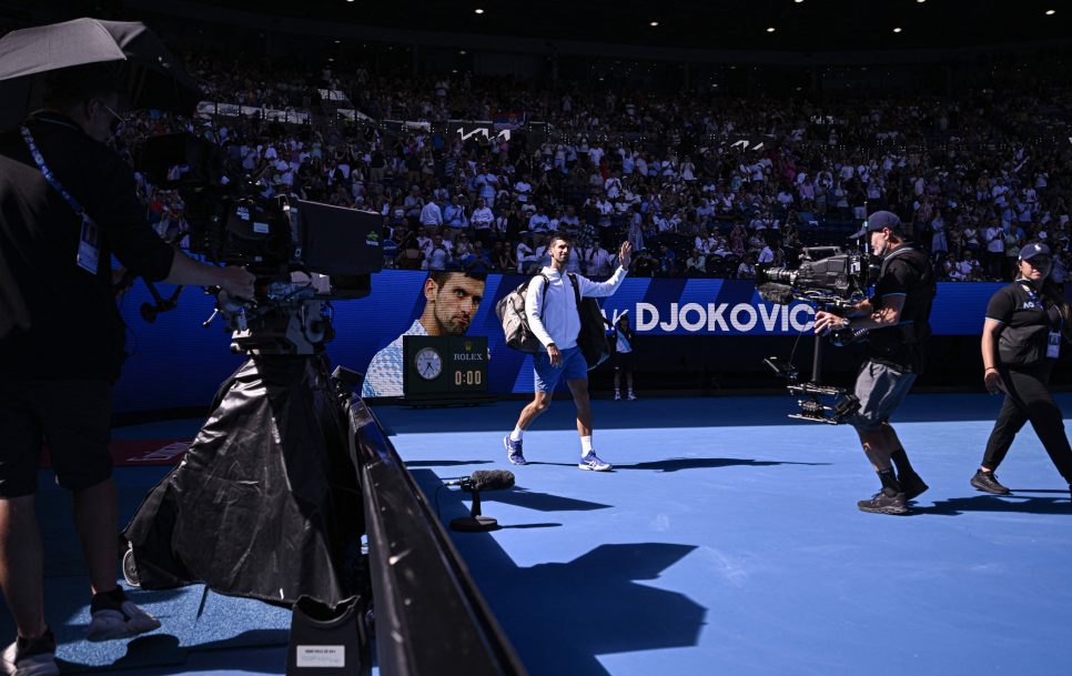 Djokovic saltando a la pista central del Open de Australia / Fuente: Victor Joly/ABACAPRESS.COM Melbourne Australia