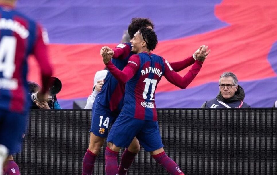 Raphinha y João Félix celebran un dos goles del Barça ante el Getafe. / Fuente: Ricardo Nogueira