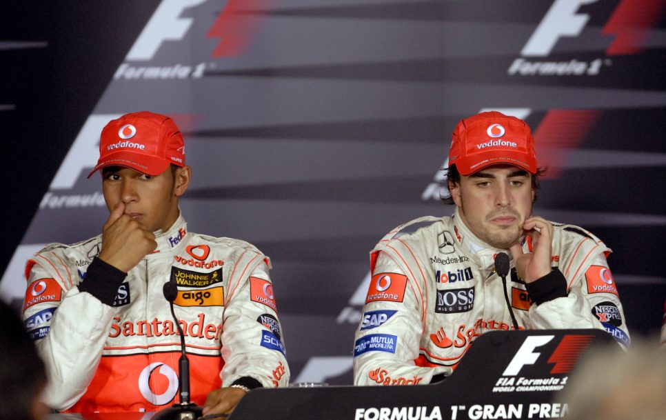 Hamilton y Alonso durante su etapa en McLaren en 2007 | Fuente: Imago/Plusphoto