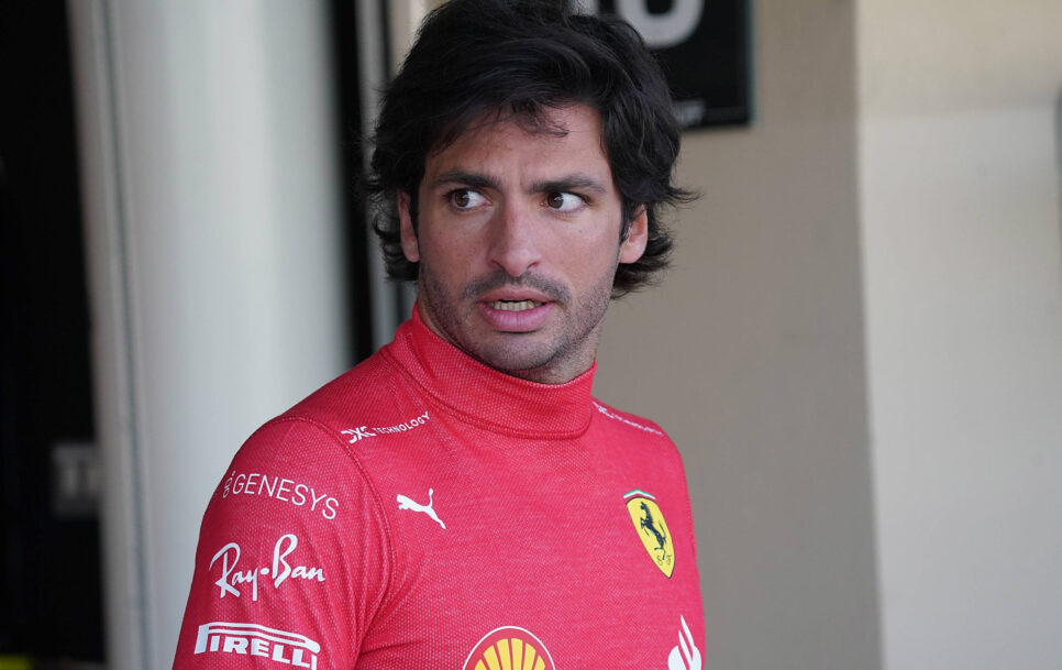 Carlos Sainz Jr. se perdió el GP de Arabia Saudí por culpa de una apendicitis.  / Fuente: IMAGO / Nordphoto