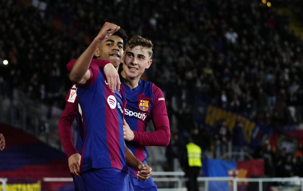 Lamine Yamal celebra con Fermín López el gol de la victoria ante el Mallorca./ Fuente: Jose Breton – IMAGO  / NuerPhoto