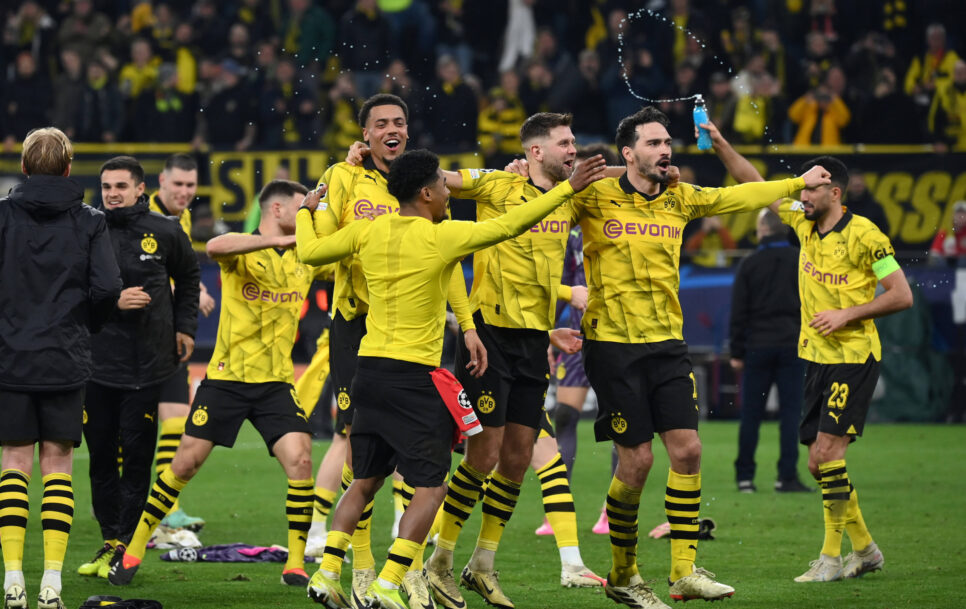 Los jugadores del Dortmund celebran el pase a los cuartos de final de la Champions. / Fuente: IMAGO / Team 2