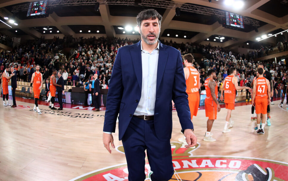 Álex Mumbrú no será más el entrenador del Valencia Basket. | Fuente: Getty Images – Turkish Airlines EuroLeague.