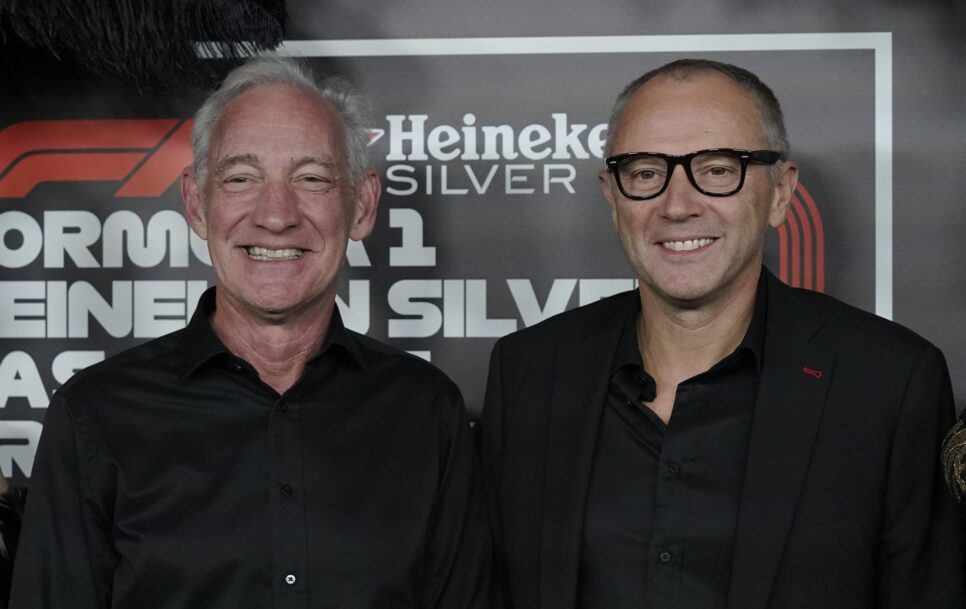 Greg Maffei, CEO de la Liberty Media, junto a Stefano Domenicali, CEO do la F1. / Fuente: AMG – IMAGO / ZUMA Wire