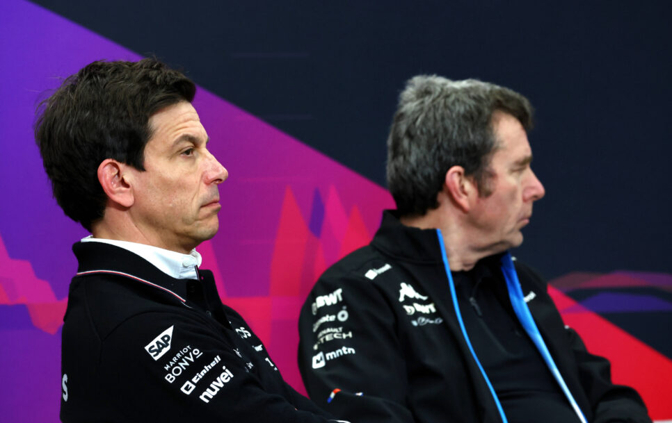 Toto Wolff y Mercedes buscan cubrir la baja de Lewis Hamilton. | Fuente: Imago – LAT Images.