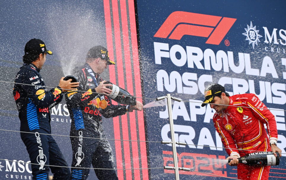 Carlos Sainz celebrando su podio en Japón / Fuente: Imago