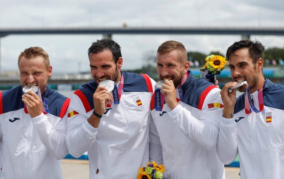 Marcus Walz, Saul Craviotto, Carlos Arevalo y Rodrigo Germade con la medalla de plata en Tokio / Fuente: Imago