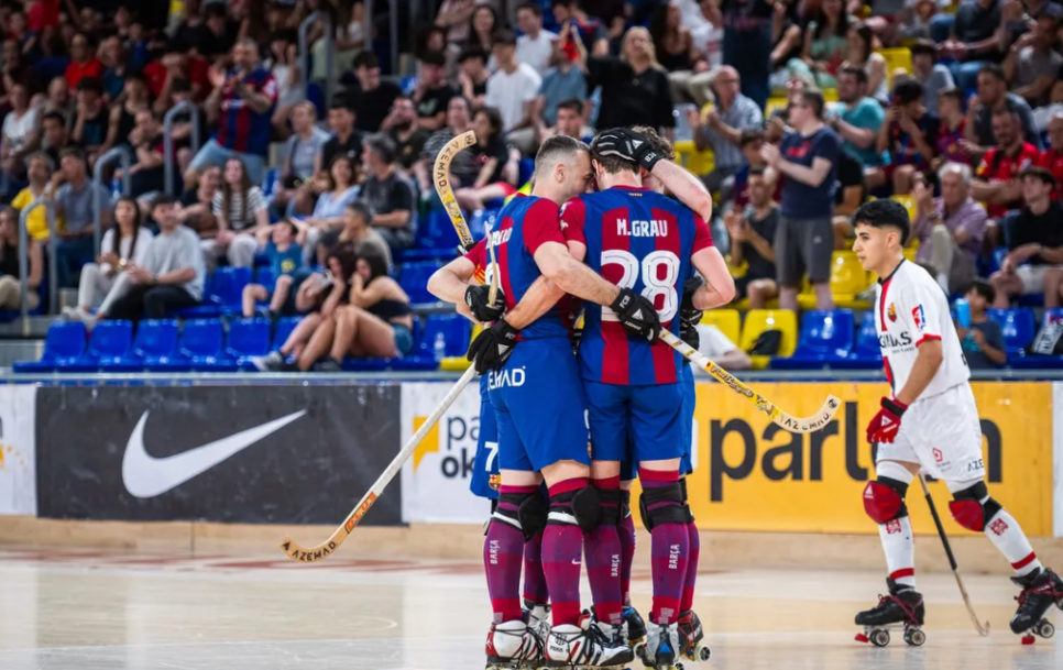 El Barcelona celebrando un gol en el Palau / Fuente: @Fcbhoquei