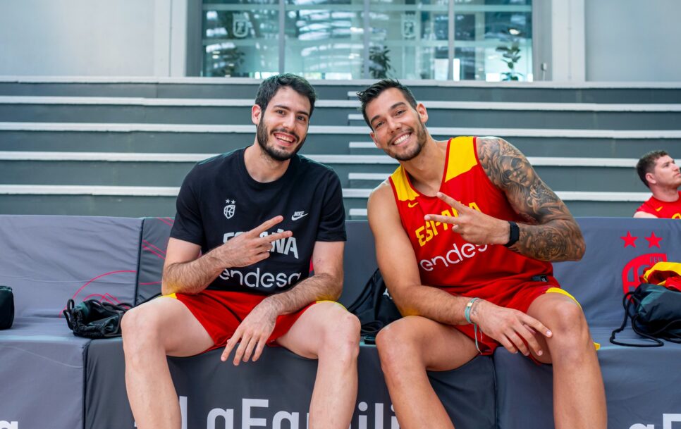 Alex Abrines y Willy Hernangómez con la selección española / Fuente: Selección Española