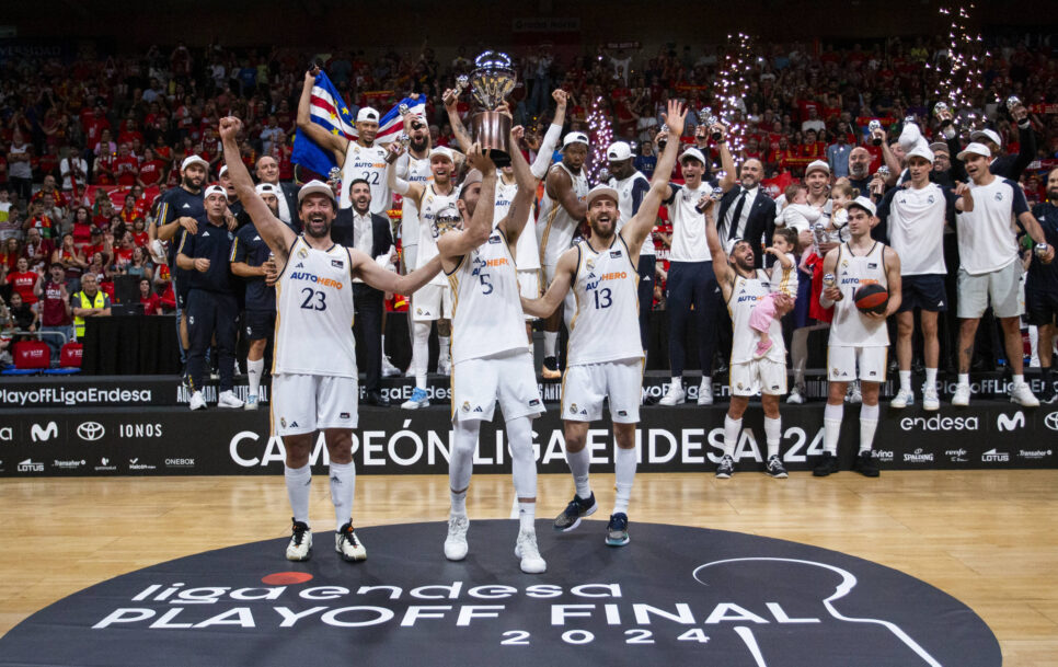 El Real Madrid celebrando un nuevo título de Liga Endesa / Fuente: Imago