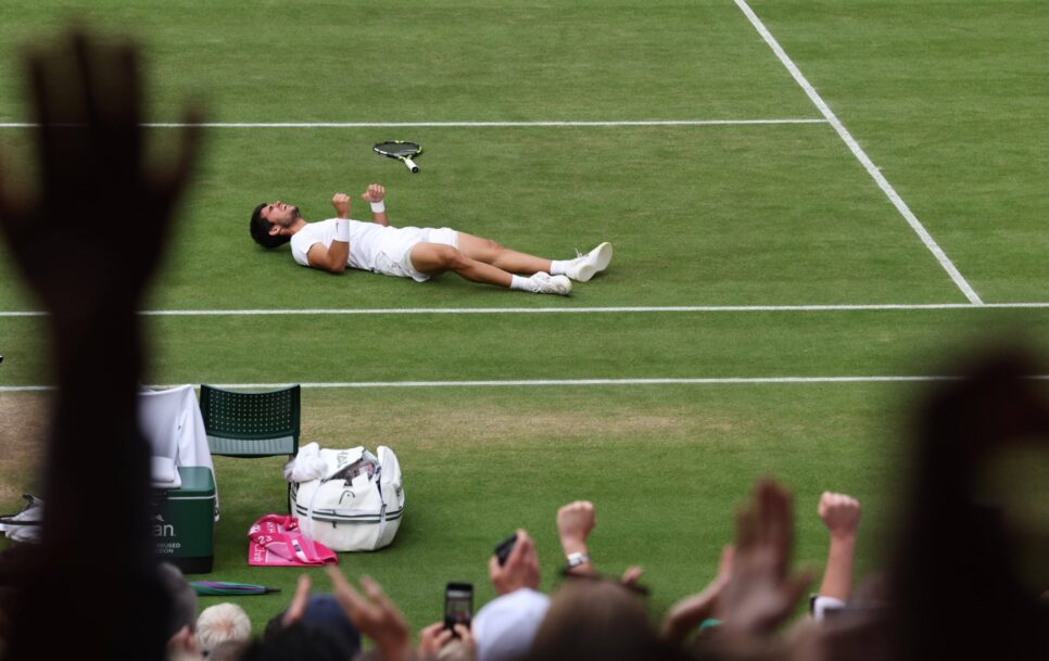 Carlos Alcaraz tras ganar Wimbledon en 2023 / Fuente: Imago