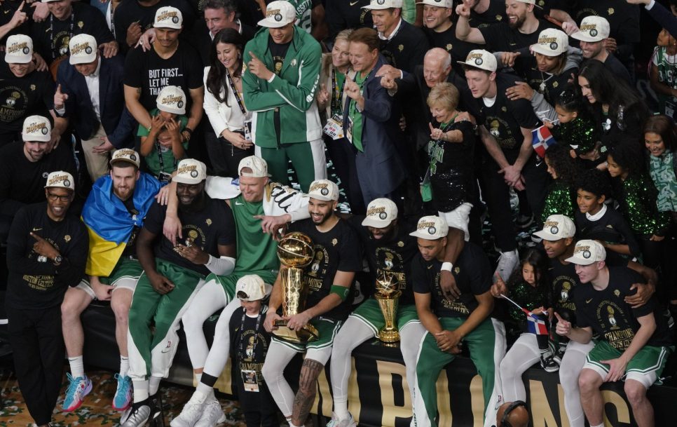 Los cracks de los Celtics celebran el 18º título de la NBA de la franquicia. / Foto: Wu Xiaoling – IMAGO / Xinhua