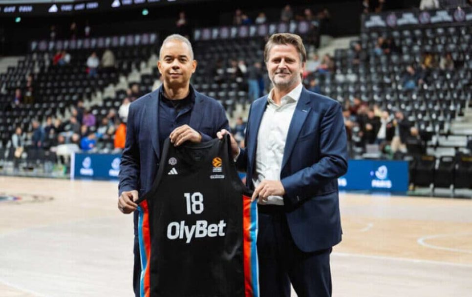 Corey Plummer, Presidente y CEO de OlyBet Group, y Jérome de Chaunac, Director General Adjunto y Director Comercial de Paris Basketball