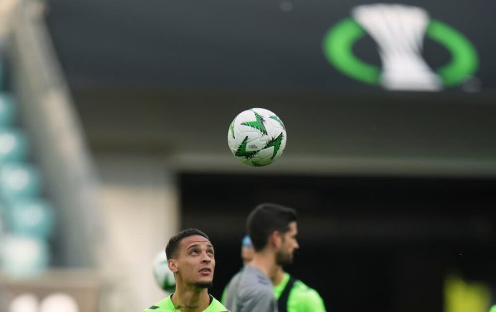 betis x chelsea conference